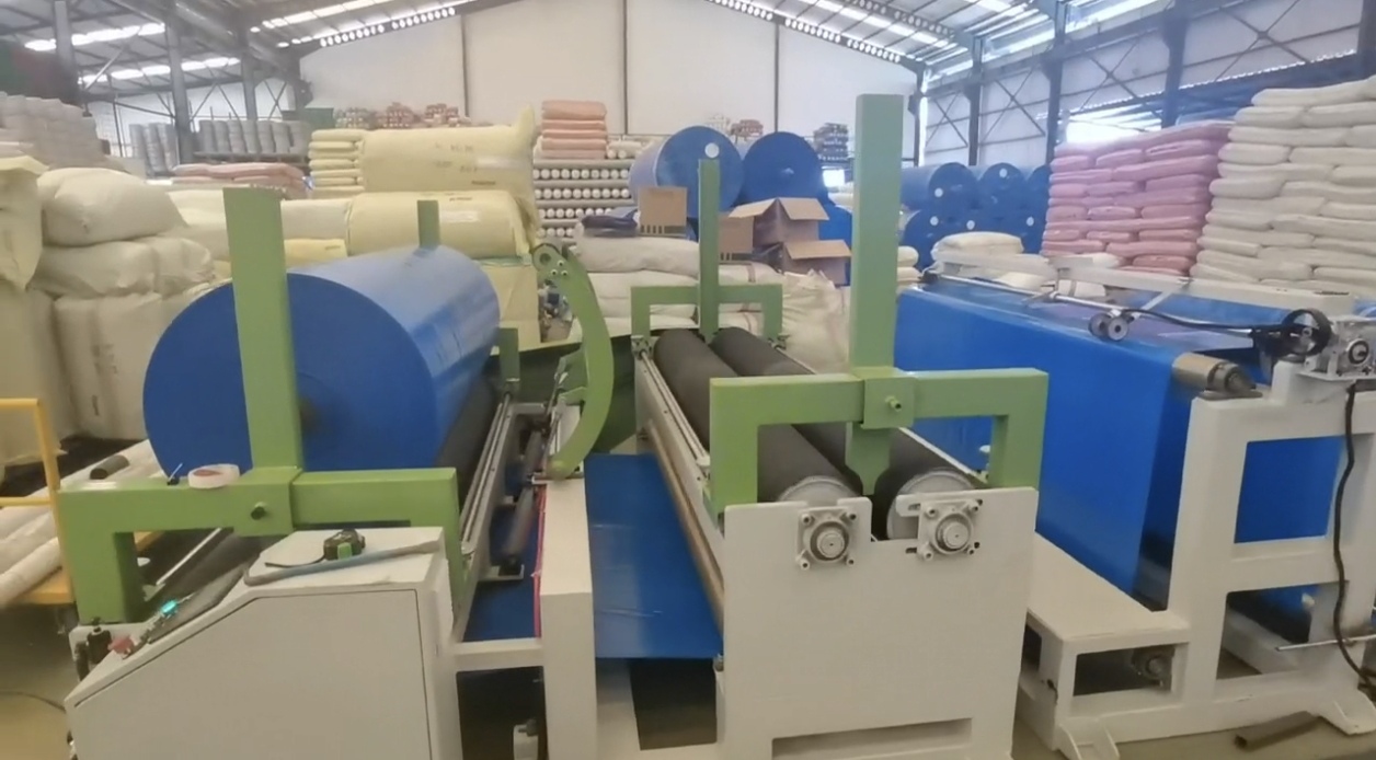 Automatic Roll Rewinding Machine With Slitting (图1)