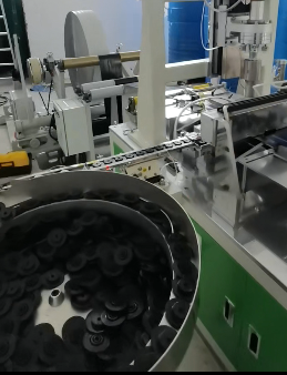 Pre-punching Outlet Hole Flexible Hose Production Line(图3)